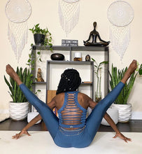 Load image into Gallery viewer, Alo Yoga XS Movement Bra - Deep Jade

