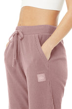 Load image into Gallery viewer, Alo Yoga XS Muse Sweatpant - Woodrose
