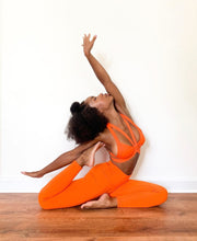 Load image into Gallery viewer, Alo Yoga SMALL Nadi Bra - Tangerine
