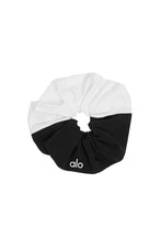 Load image into Gallery viewer, Alo Yoga Oversized Scrunchie - Black/White
