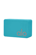 Load image into Gallery viewer, Alo Yoga Uplifting Yoga Block - Bright Aqua/Silver
