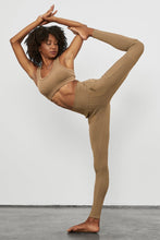 Load image into Gallery viewer, Alo Yoga XS Wellness Bra - Gravel
