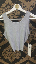 Load and play video in Gallery viewer, Alo Yoga XS Swirl Tank - Dove Grey Heather
