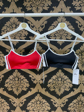 Load image into Gallery viewer, Alo Yoga XS Airlift Car Club Bra - Classic Red/White
