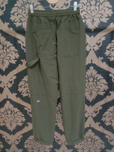 Load image into Gallery viewer, Alo Yoga XXS High-Waist City Wise Cargo Pant - Dark Olive
