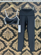 Load image into Gallery viewer, Alo Yoga XXS 7/8 High-Waist Airlift Legging - Black
