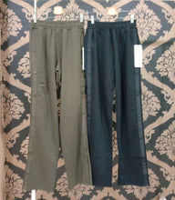 Load image into Gallery viewer, Alo Yoga SMALL Courtside Tearaway Snap Pant - Dark Olive
