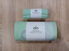 Load image into Gallery viewer, Alo Yoga Performance No Sweat Hand Towel - Honeydew
