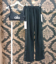 Load image into Gallery viewer, Alo Yoga XS Courtside Tearaway Snap Pant - Black
