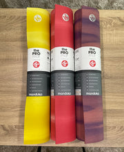 Load image into Gallery viewer, Manduka Pro 71&quot; Yoga Mat 6mm - Deep Coral Colorfields
