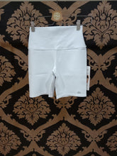 Load image into Gallery viewer, Alo Yoga SMALL 7&#39;&#39; High-Waist Biker Short - White
