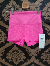 Load image into Gallery viewer, Alo Yoga XS Alosoft Aura Short - Neon Pink Heather
