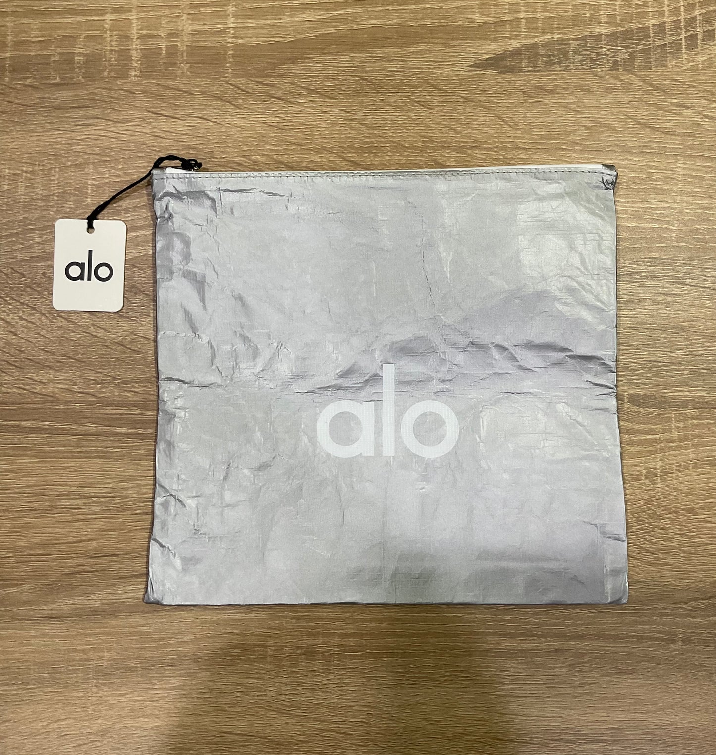 Alo Yoga Keep It Dry Fitness Zip Pouch - Silver Foil