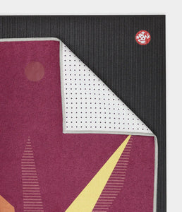 Manduka Yogitoes + Repreve 71" Yoga Mat Towel - Palm Geo